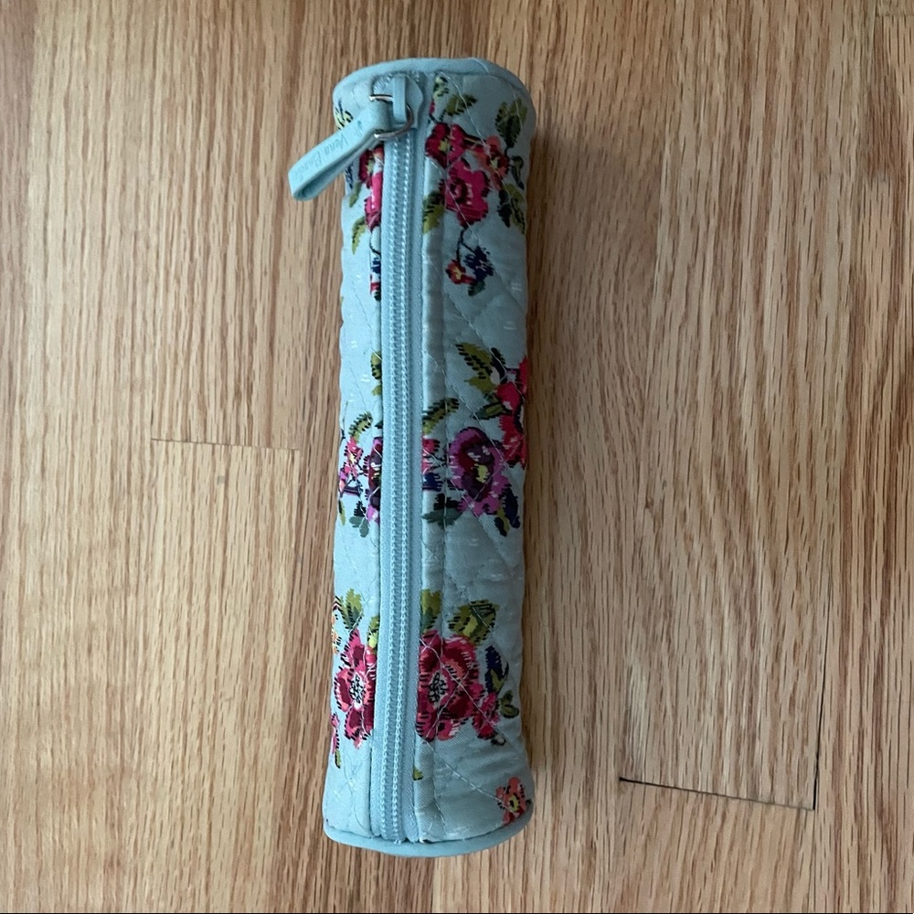 Vera Bradley brush case. NWOT